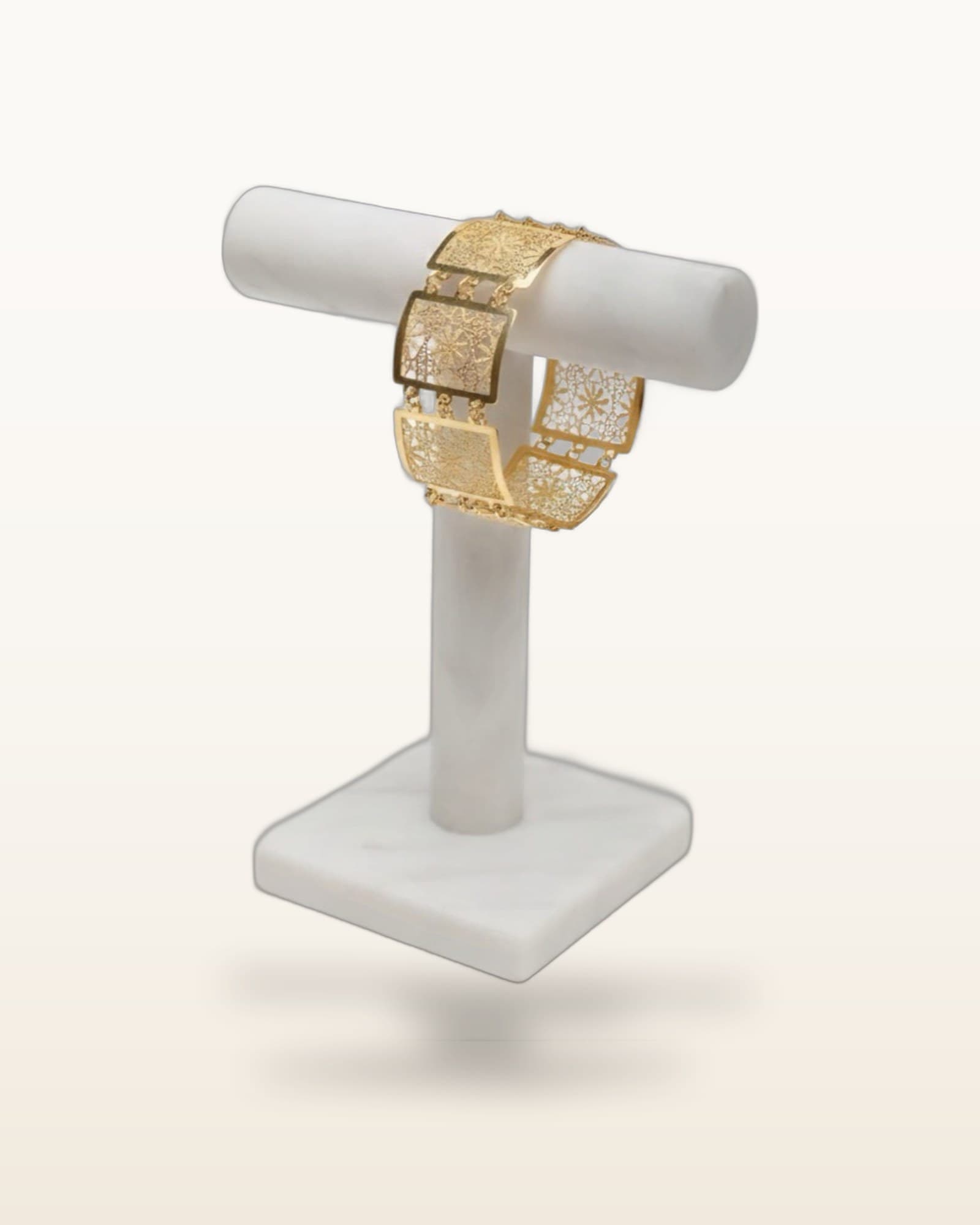 Gold Finish Floral Net Bracelet – Lightweight & Elegant — detail view 2