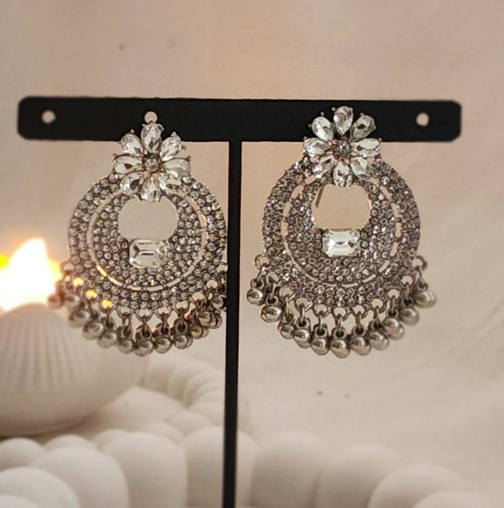 Floral 1carat Zircon indented Chang Bali-Premium, photographed against a plain background