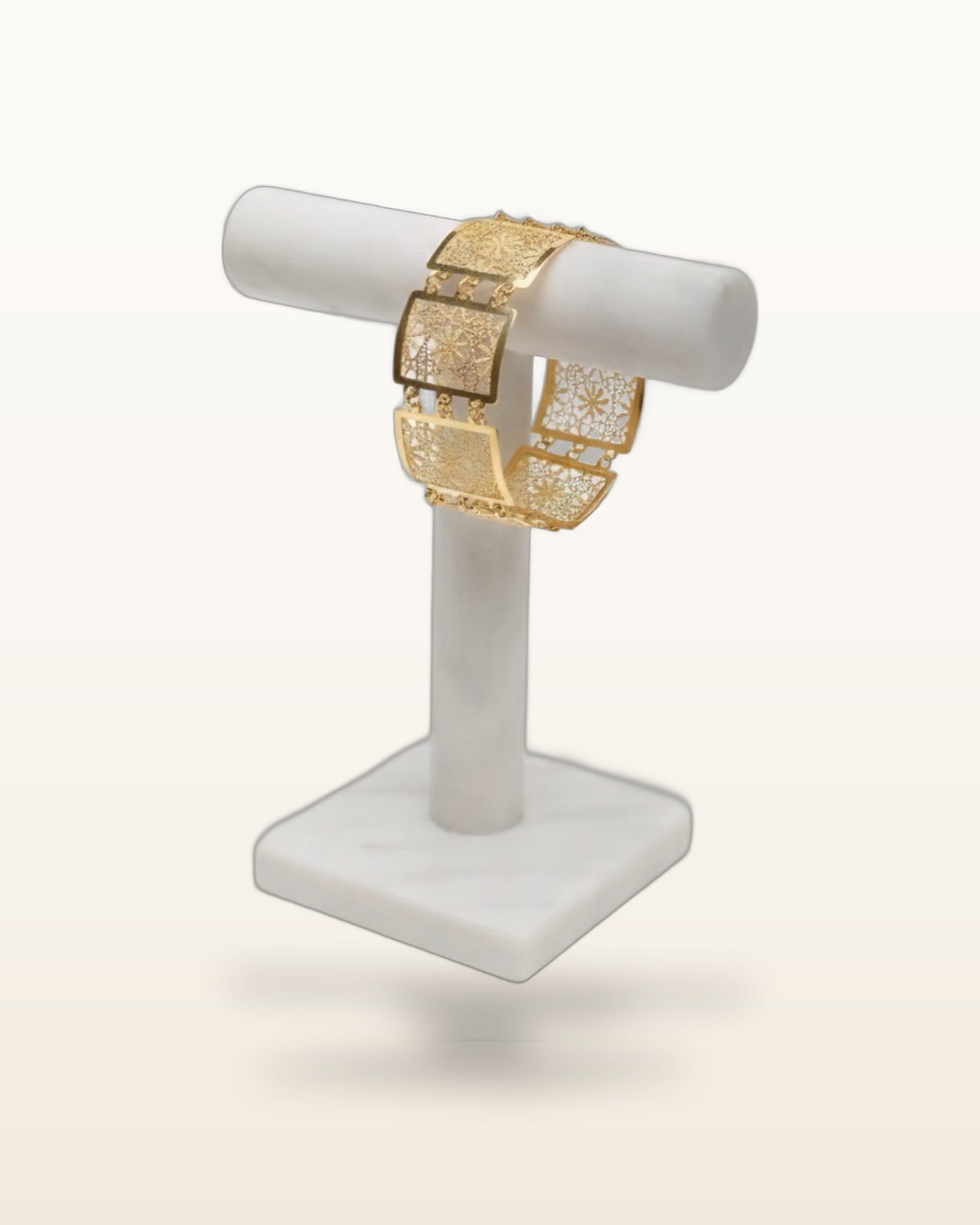 Gold Finish Floral Net Bracelet – Lightweight & Elegant — detail view 2