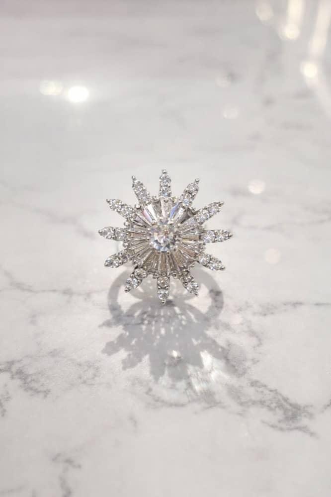 High-gloss starburst zircon ring with an anti-tarnish finish