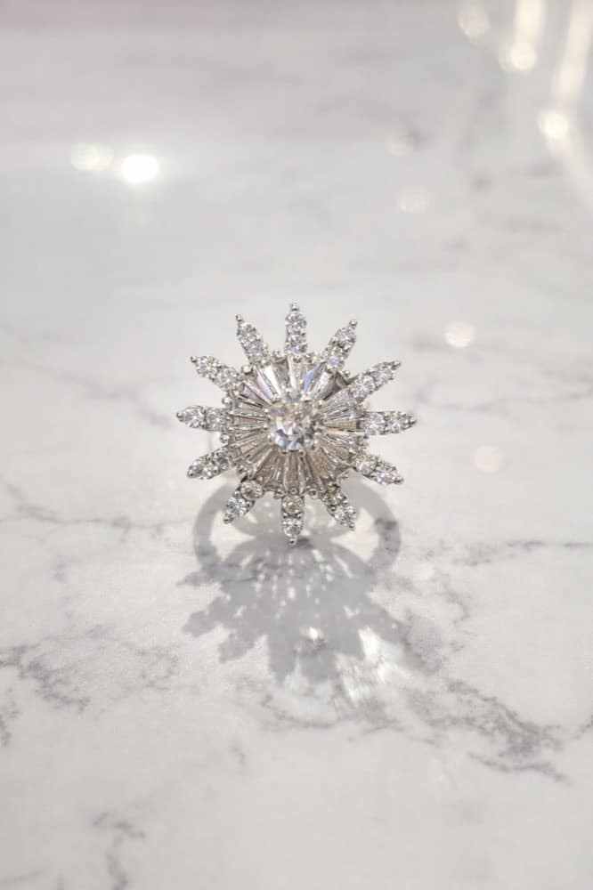 High-gloss starburst zircon ring with an anti-tarnish finish